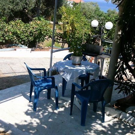 House Mantesos Apartment Koinira Room photo