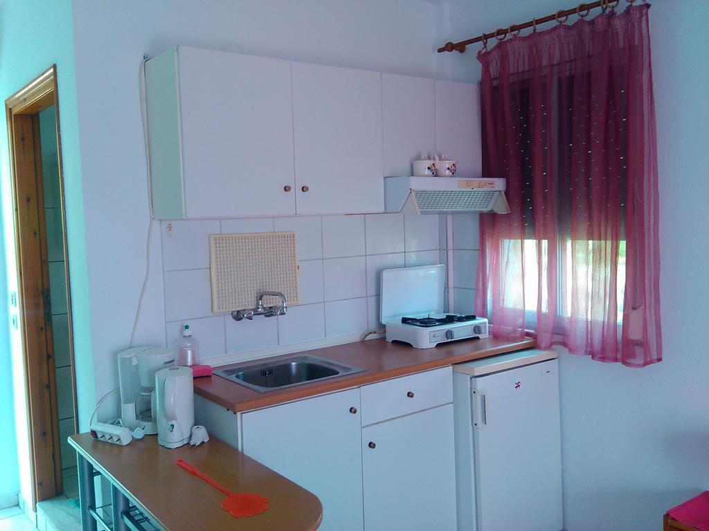 House Mantesos Apartment Koinira Exterior photo