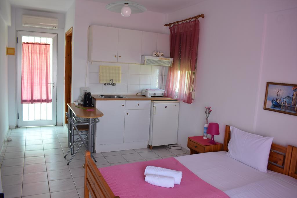House Mantesos Apartment Koinira Exterior photo