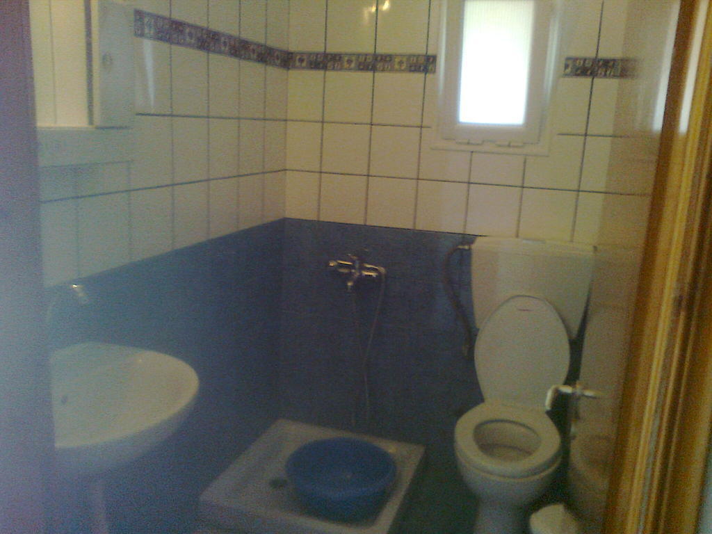 House Mantesos Apartment Koinira Room photo